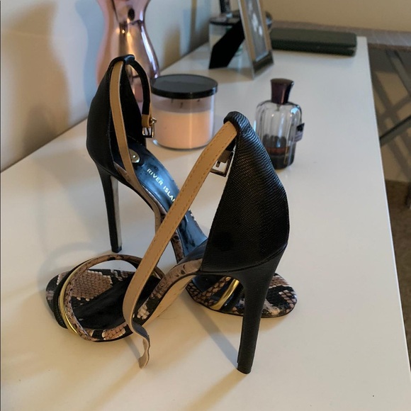 Strappy high heeled sandals - Picture 3 of 6